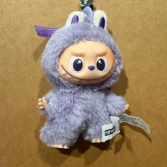 Pin for Love Labubu "?" - Picture 2 of 3